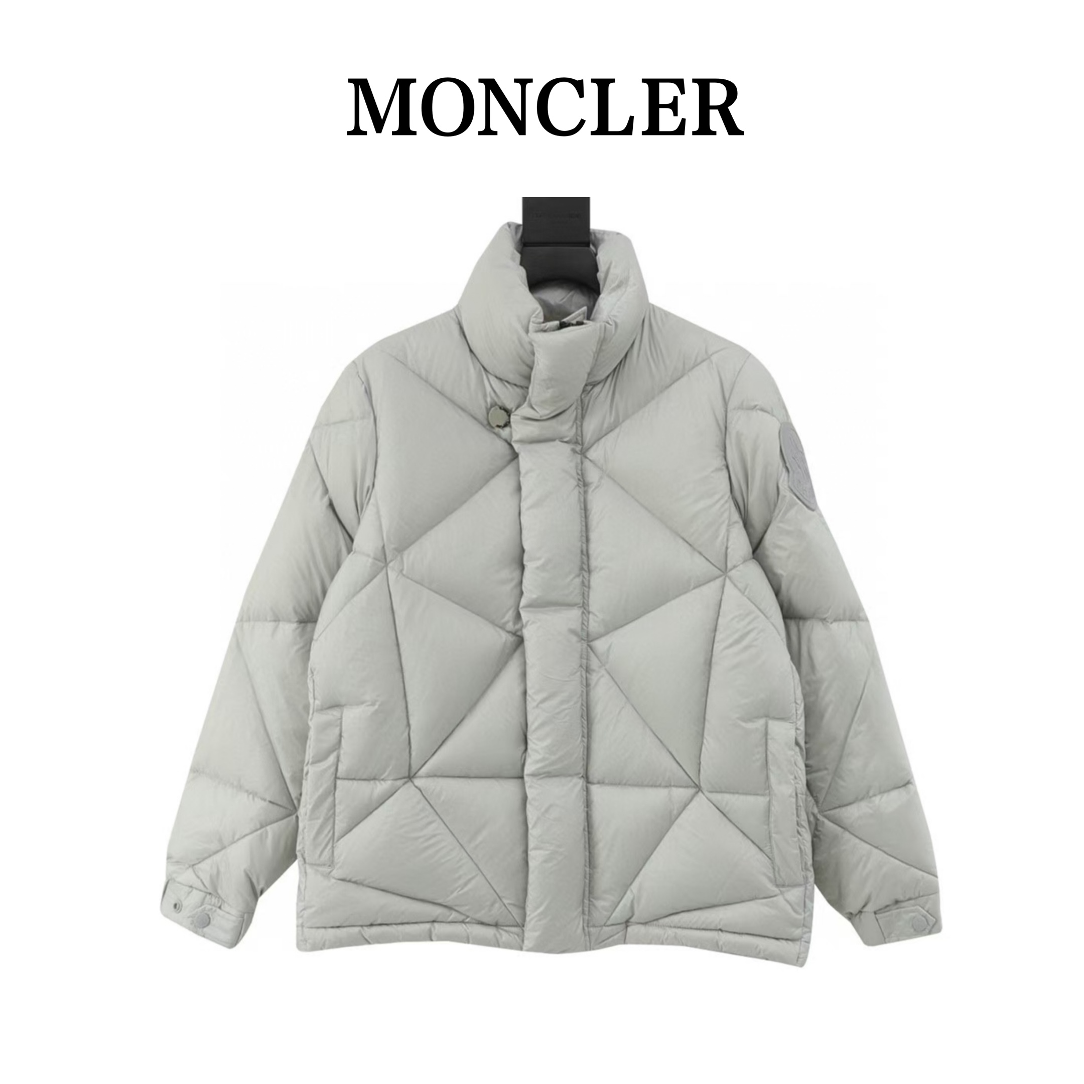 モンクレール「モンクレール」 とのコラボレーションの三角カットの立領ダウンジャケット-ISETAN PRESTIGE CURATED