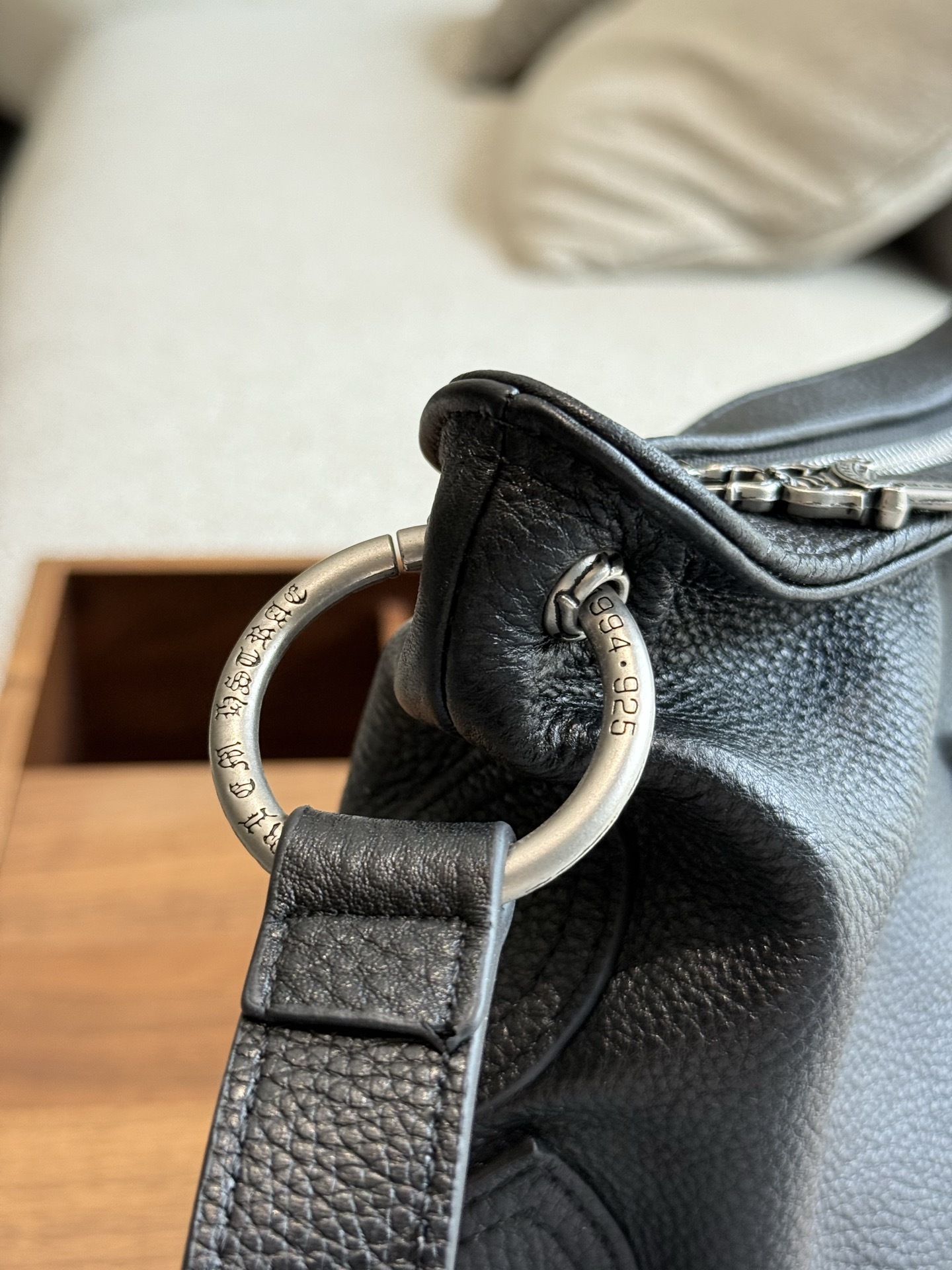 クロムハーツ「Chrome Hearts」十字架のショルダーバッグ