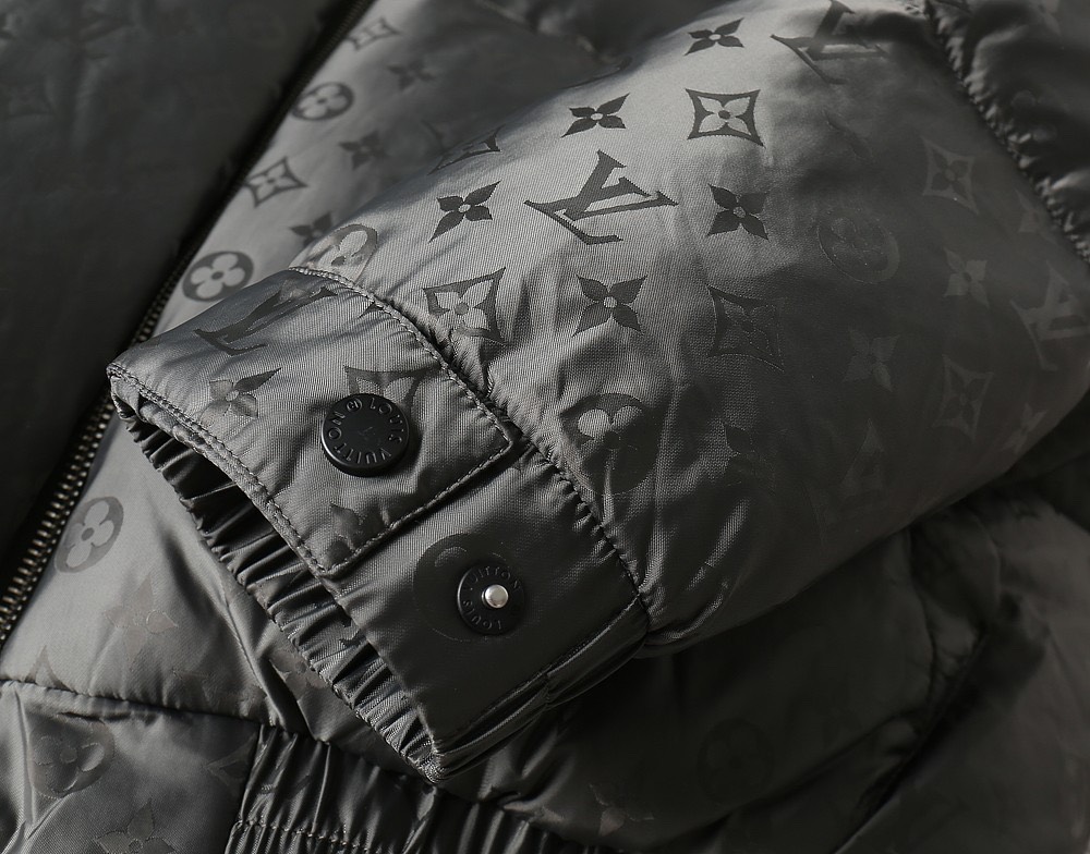 ルイ・ヴィトン「Louis Vuitton」秋冬コレクション ダウンジャケット