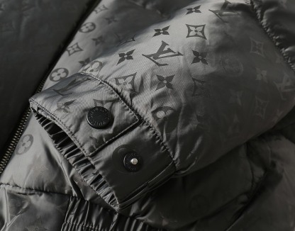 ルイ・ヴィトン「Louis Vuitton」秋冬コレクション ダウンジャケット