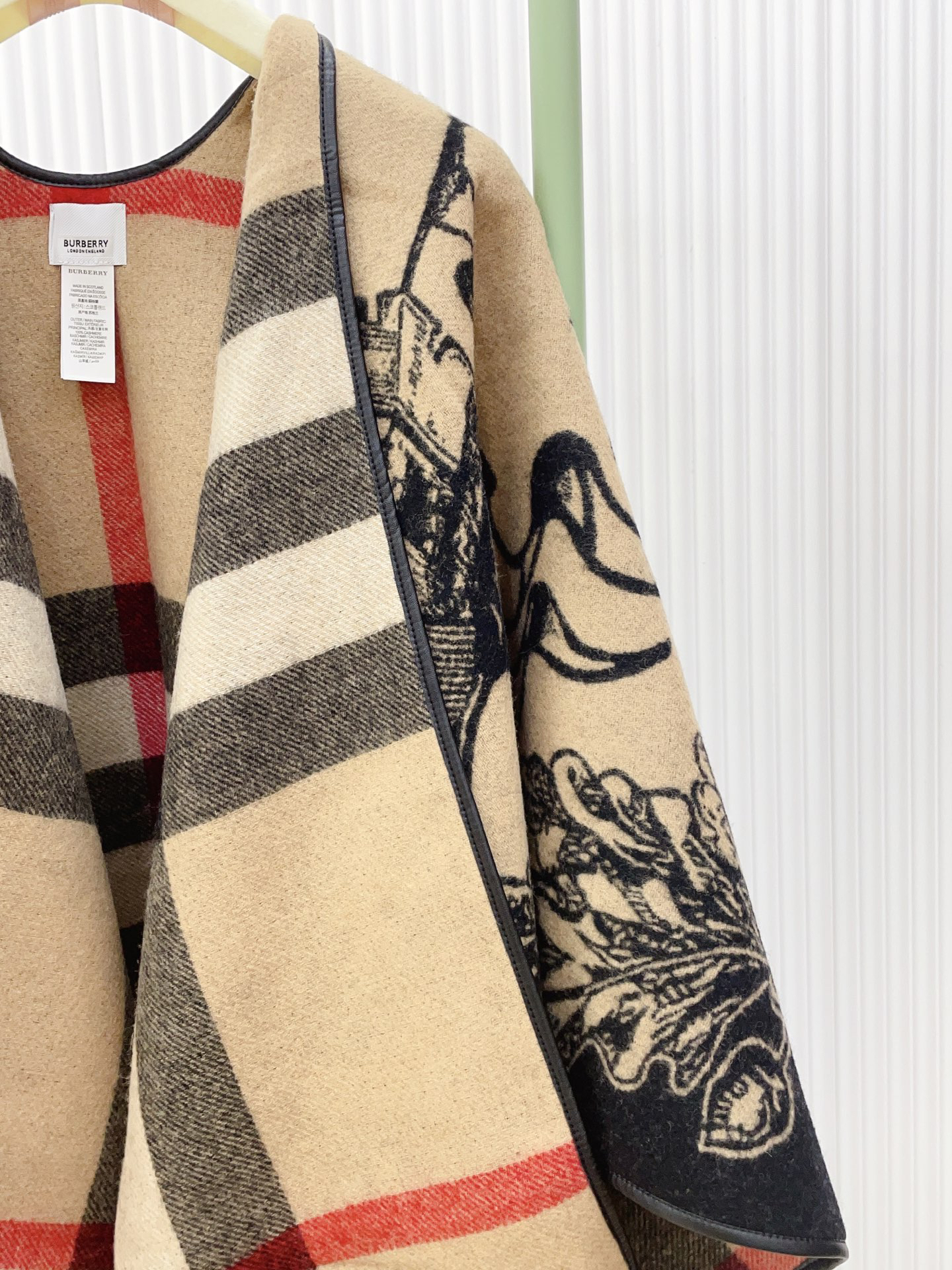 バーバリー「Burberry」リバーシブル EKD チェック ウールケープ 140x140cm