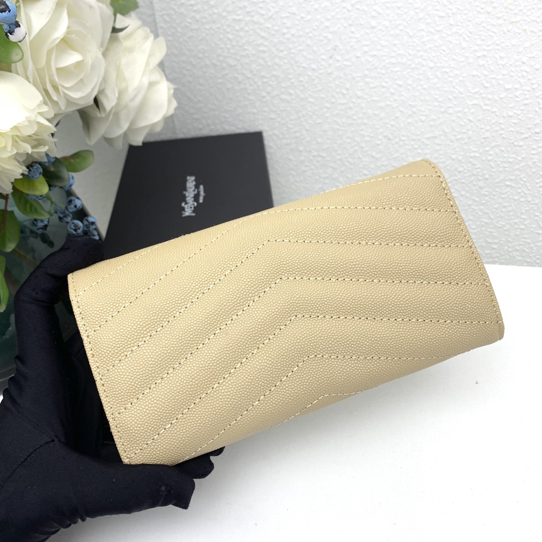 サンローラン「Saint Laurent」カサンドラ マトラッセ ラージ フラップウォレット（グレイン・ド・プードル エンボスレザー）