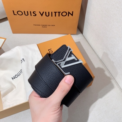 ルイ・ヴィトン「Louis Vuitton」ベルト･LV イニシャル 40MM