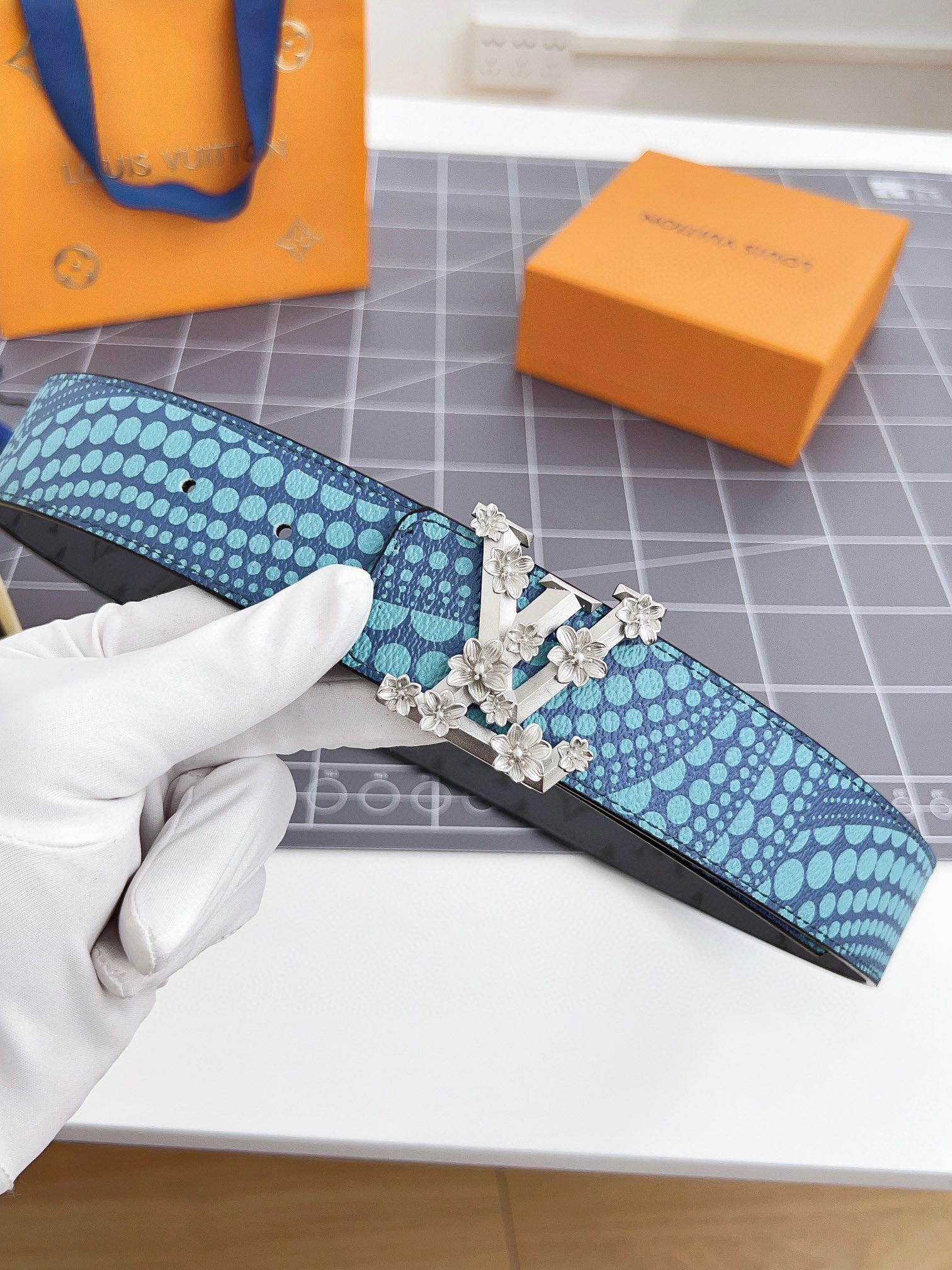 ルイ・ヴィトン「Louis Vuitton」ベルト･LV イニシャル 40MM