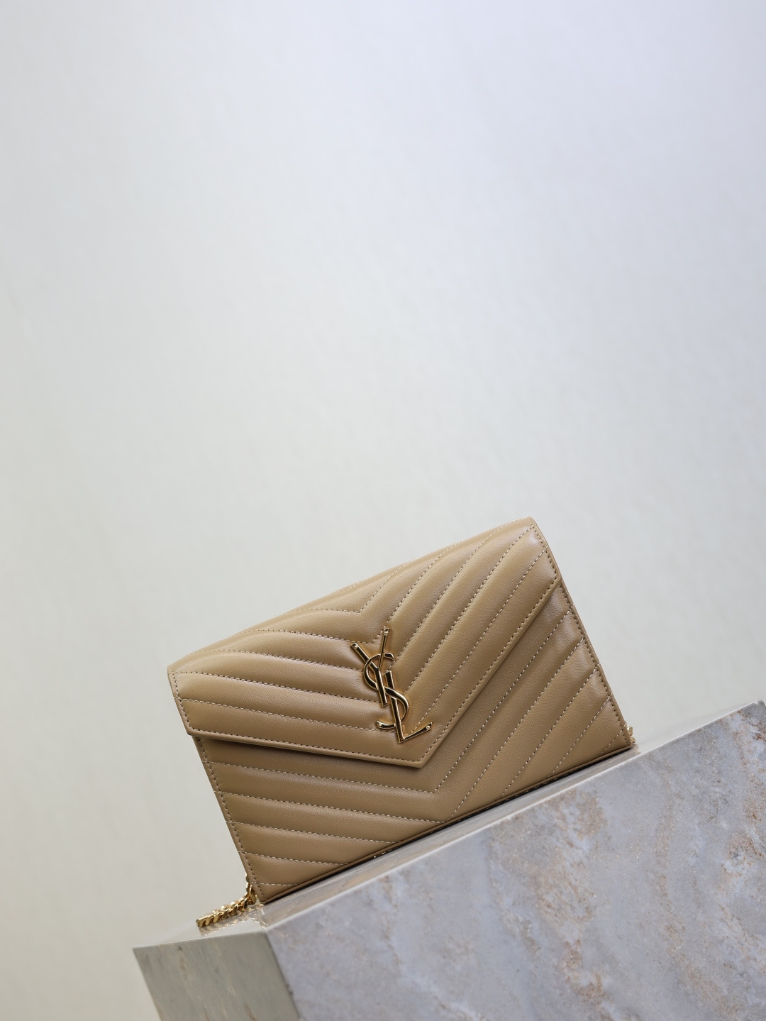 2026サンローラン「SAINT LAURENT MONOGRAMME アンベロープ チェーンウォレット