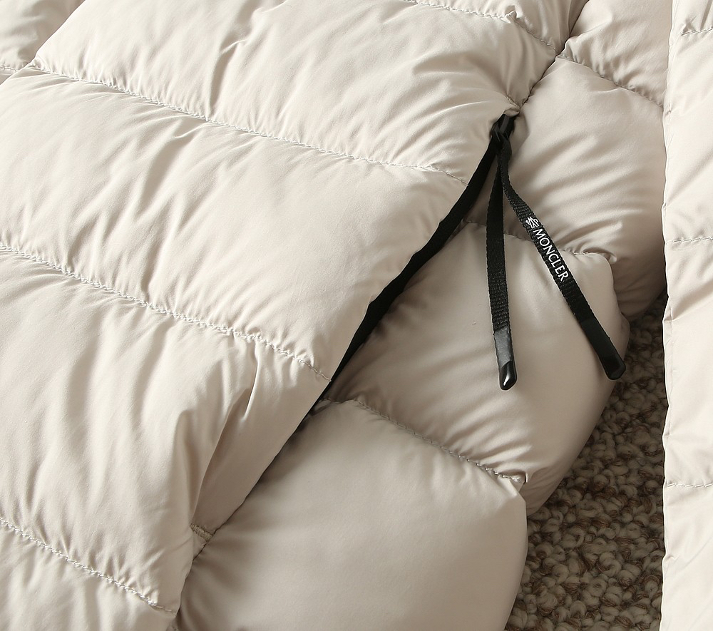 モンクレール「Moncler」秋冬 フード付きダウンジャケット