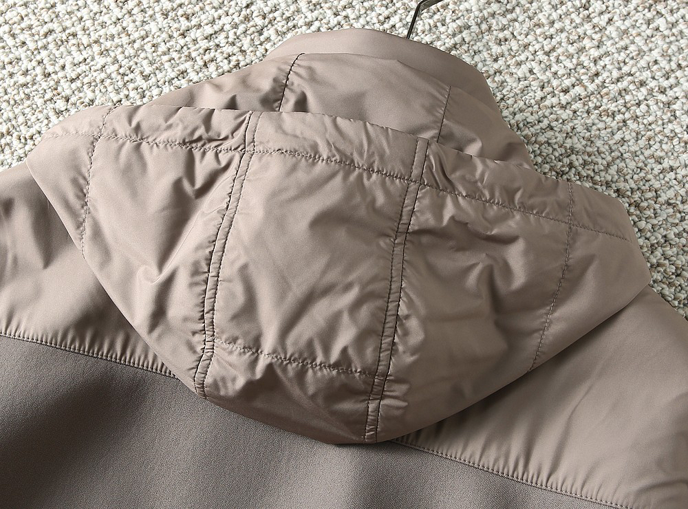 プラダ「Prada」秋冬 フード付きアウター