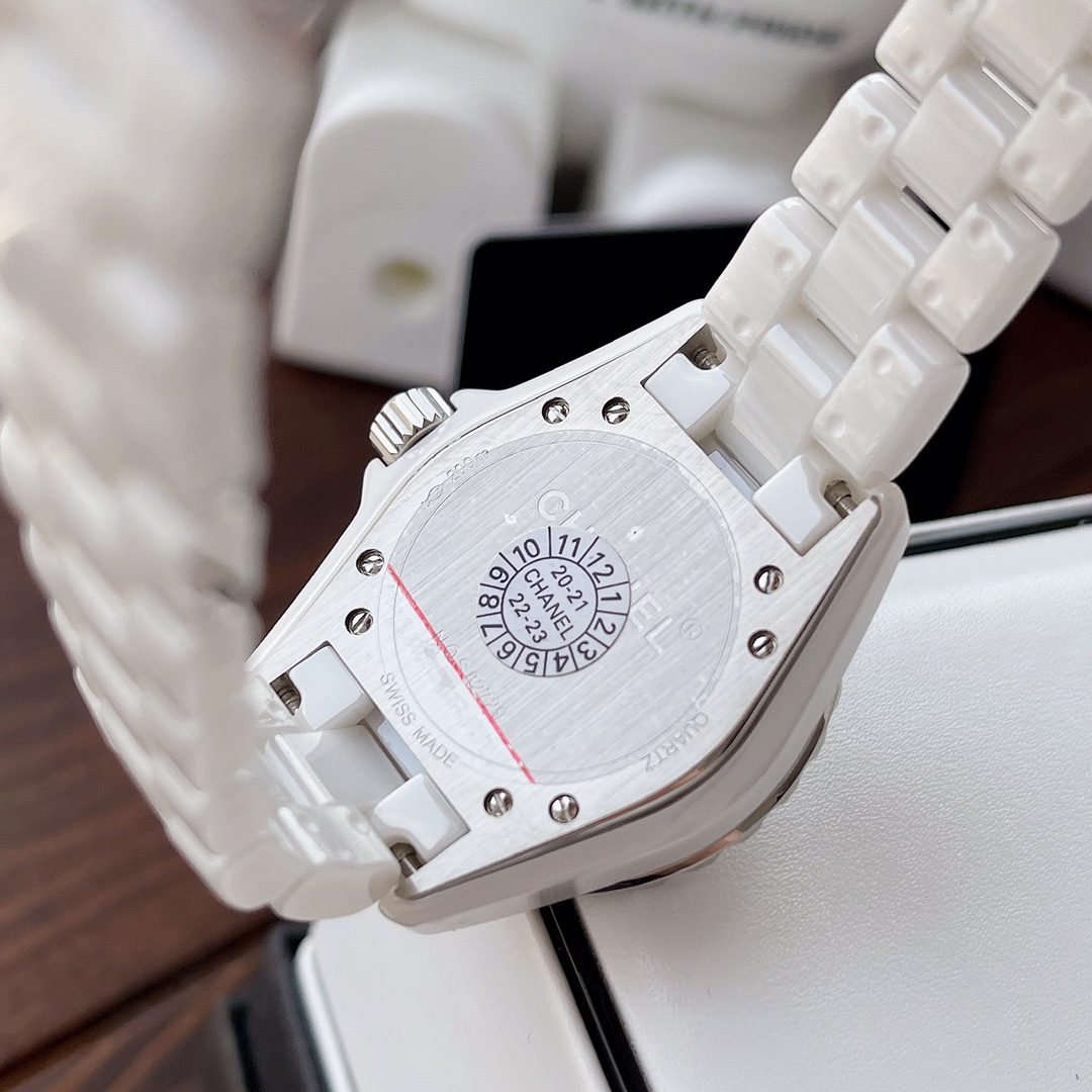 シャネル「Chanel」J12 キャリバー 33MM