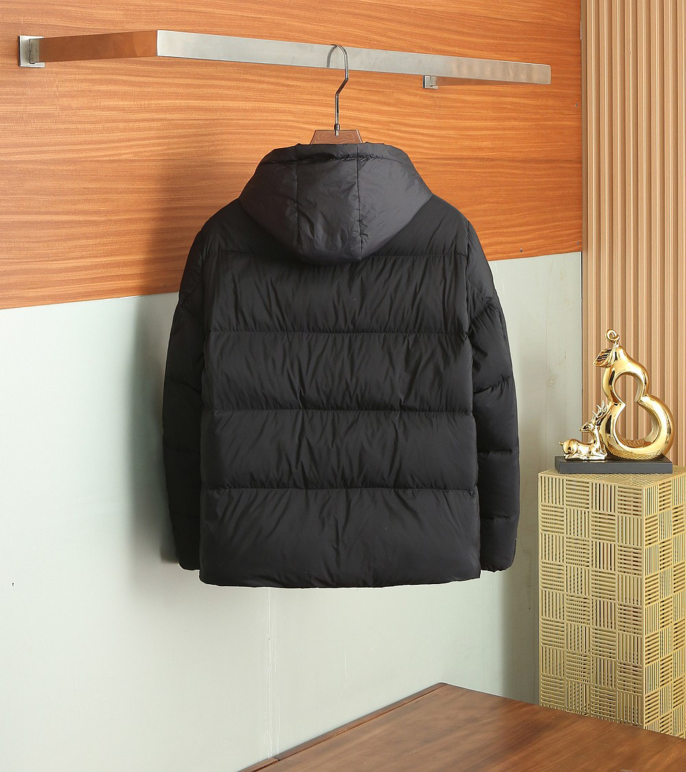 モンクレール「Moncler」秋冬 フード付きダウンジャケット