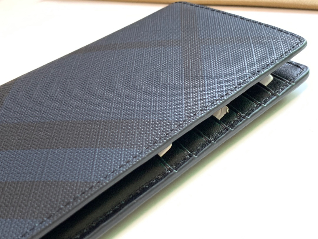 バーバリー「Burberry」London チェック 二つ折り財布