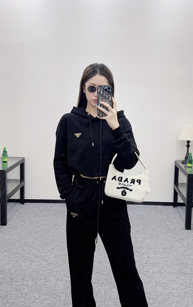 プラダ「Prada」レディース カジュアルスポーツセット