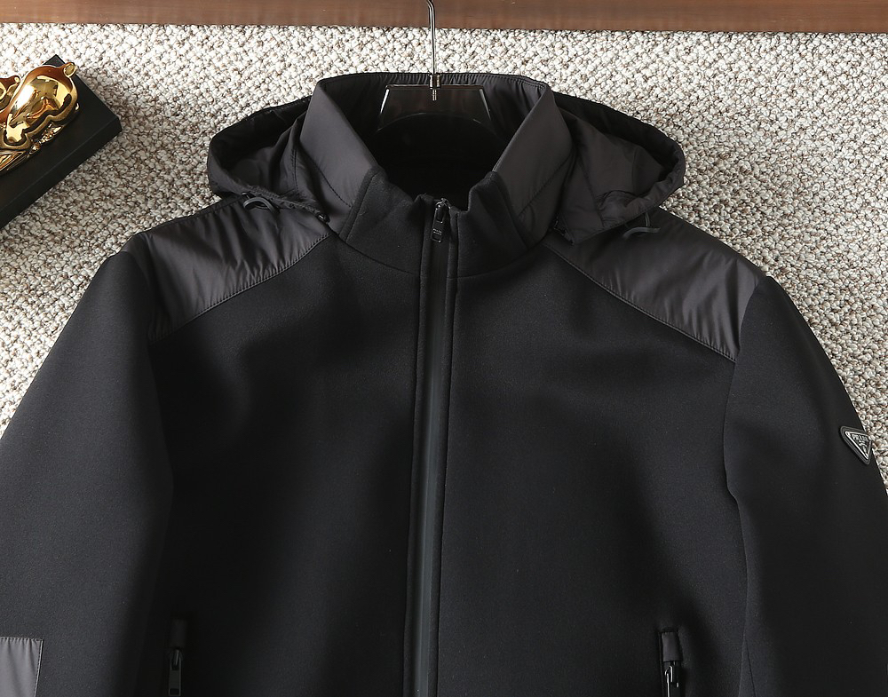 プラダ「Prada」秋冬 フード付きアウター