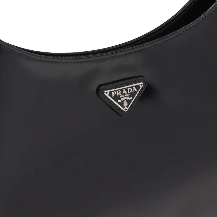 プラダ「Prada」クレオ ブラッシュドレザー ショルダーバッグ ブラック