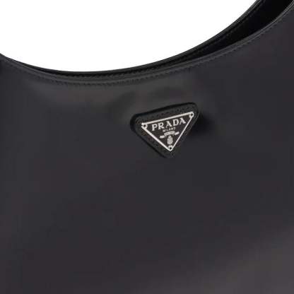 プラダ「Prada」クレオ ブラッシュドレザー ショルダーバッグ ブラック