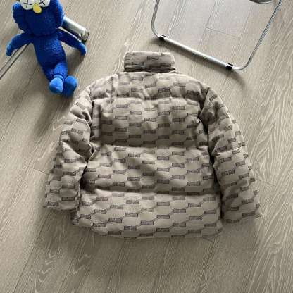 バレンシアガ「Balenciaga」‌ロックバックル刺繍デザイン 男女兼用ダウンジャケット