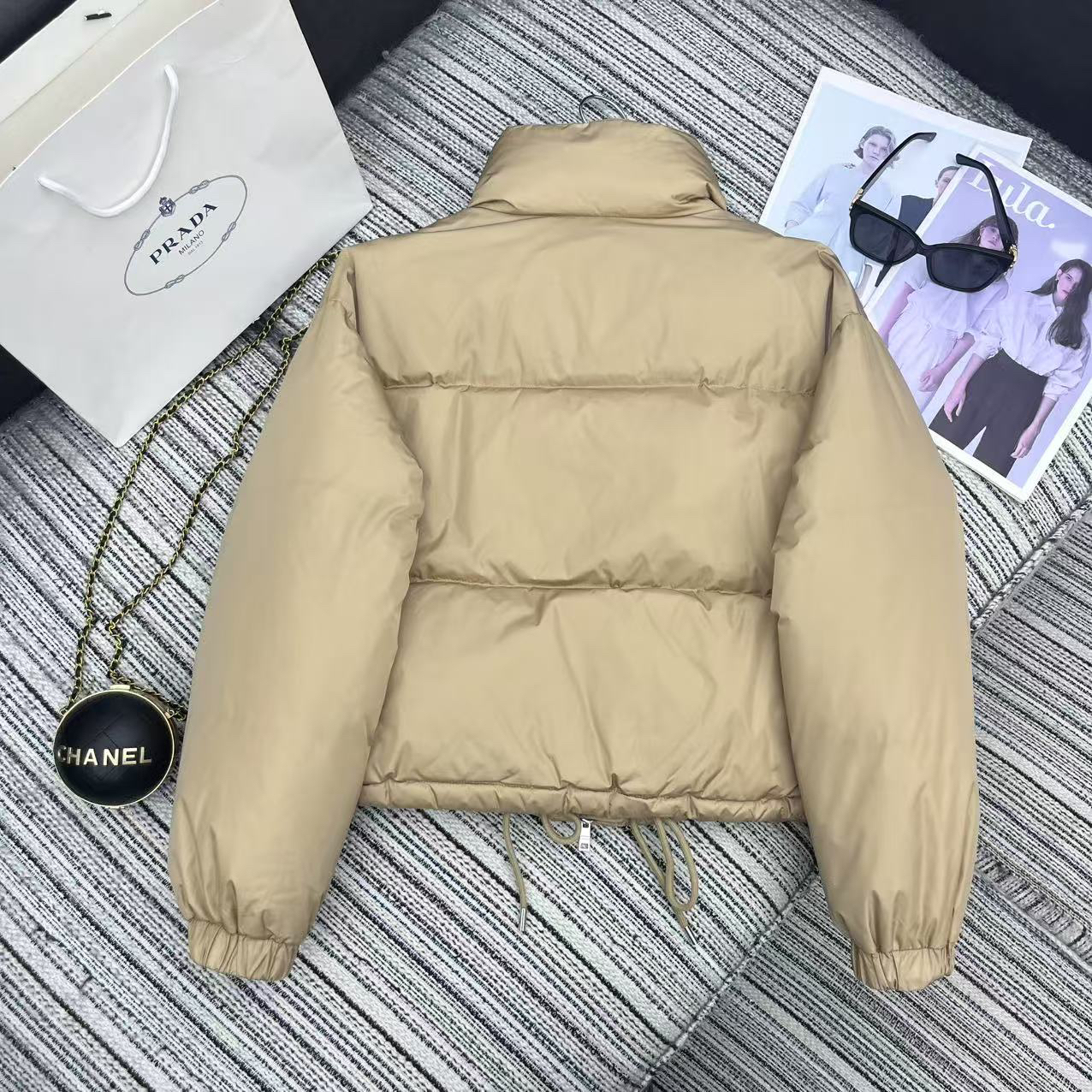 プラダ「Prada」冬の新作 スタンドカラー付きコットンジャケット