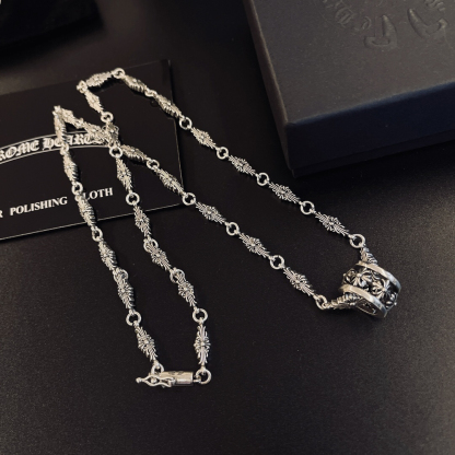 クロムハーツ「Chrome Hearts」のクラシックネックレス - 日常に上品なアクセントを添えるユニセックスモデル