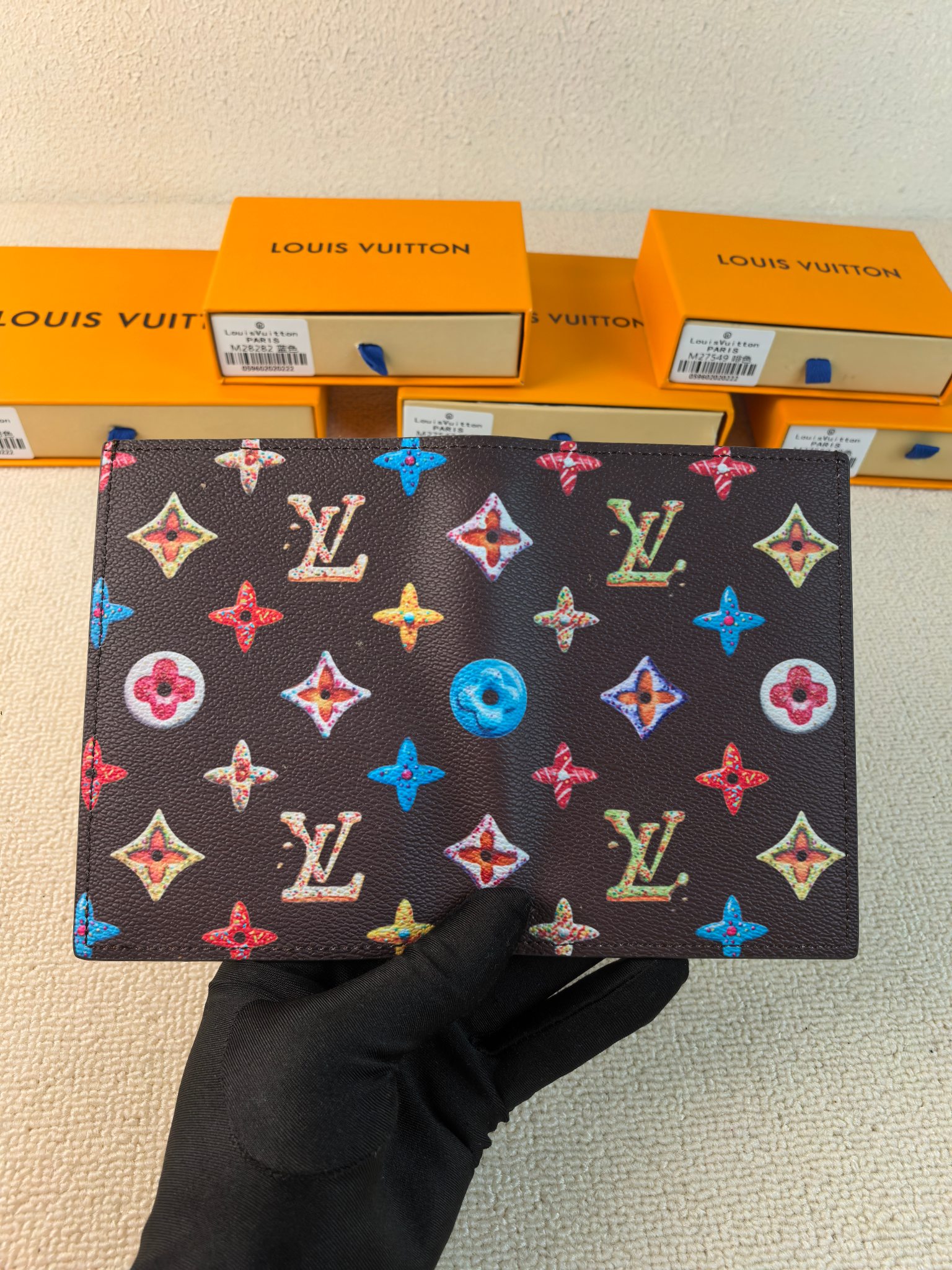 ルイ・ヴィトン「Louis Vuitton」ルイ・ヴィトン パスポートカバー Monogram Donuts M28281 / パスポートケース