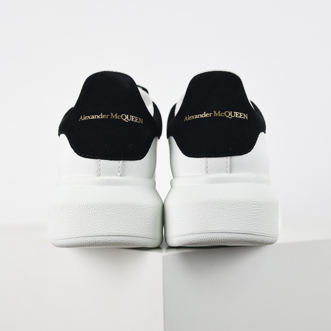 アレキサンダー・マックイーン「Alexander McQueen」アレキサンダーマックイーン オーバーサイズ スニーカー / レザースニーカー