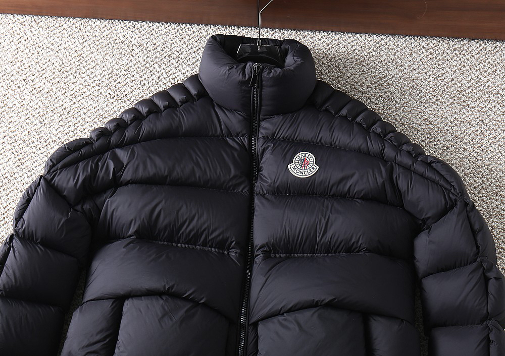 モンクレール「Moncler」秋冬 ダウンジャケット