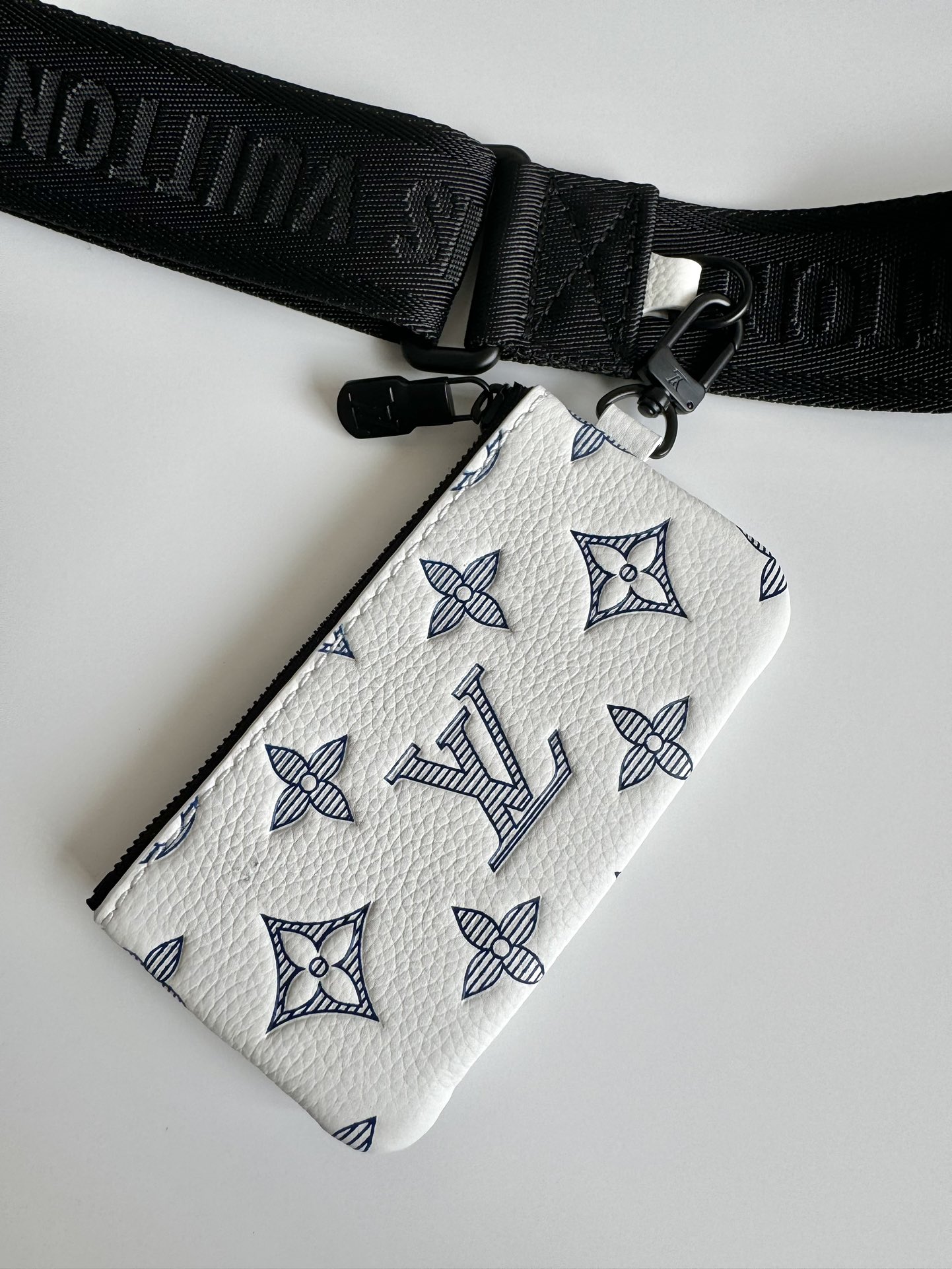 ルイ・ヴィトン「Louis Vuitton」スタイリッシュ メッセンジャーバッグ