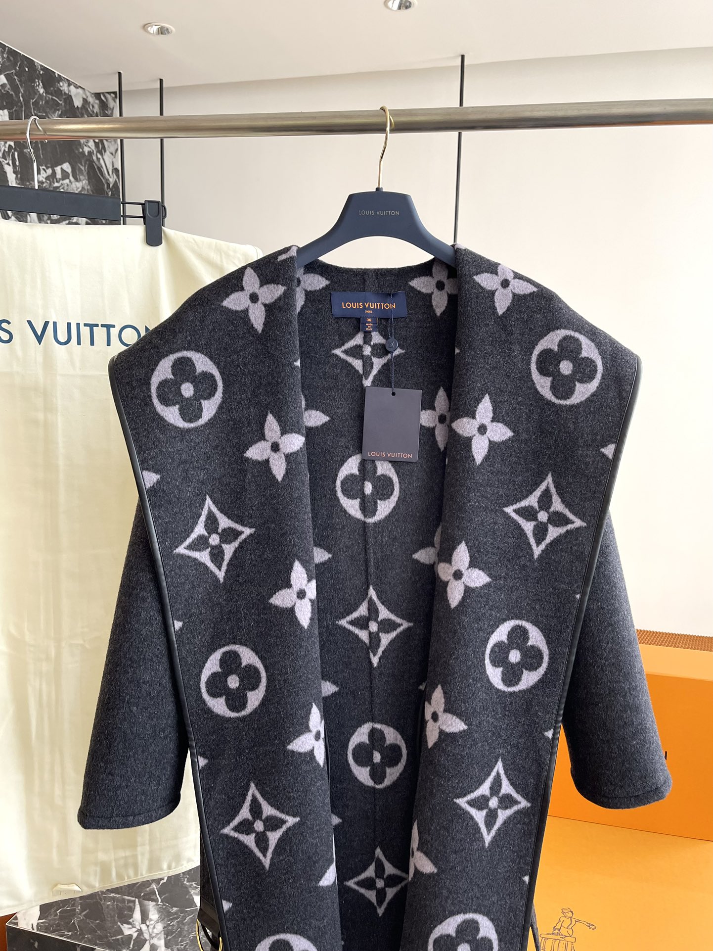 ルイ・ヴィトン「Louis Vuitton」秋冬 レディース ワップルフードロングコート