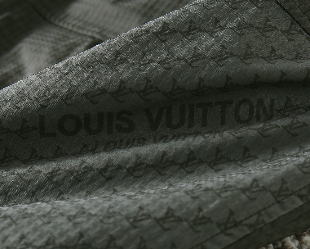 ルイ・ヴィトン「Louis Vuitton」秋冬コレクション クイルテッド ジャケット