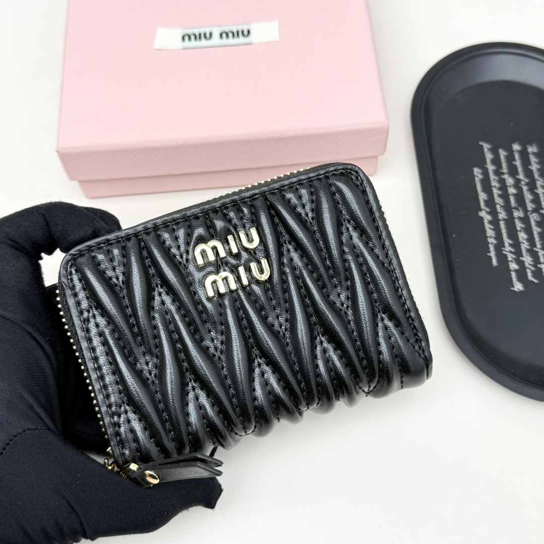 ミュウミュウ「Miu Miu」ミュウミュウ マテラッセ ラムスキン カードケース 793 / カードホルダー