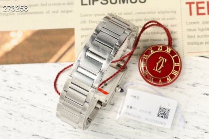 カルティエ［Cartier］タンク マスト ソーラービート ウォッチ 29.5mm x 22mm