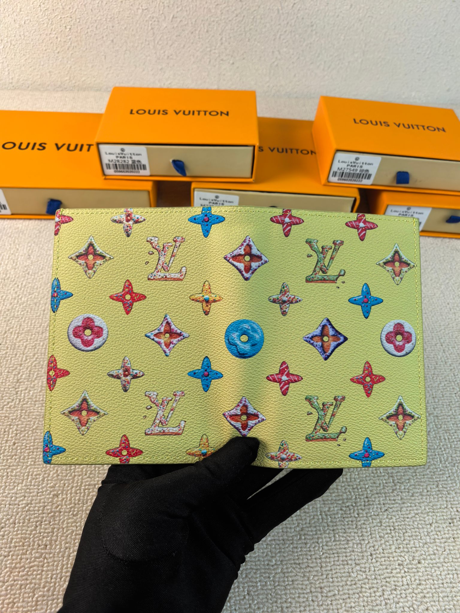 ルイ・ヴィトン「Louis Vuitton」ルイ・ヴィトン パスポートカバー Monogram Donuts M28281 / パスポートケース