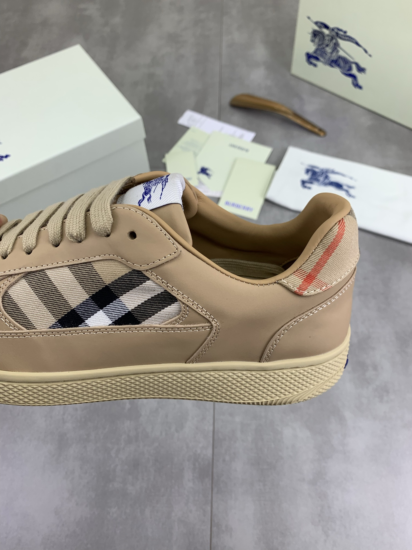 バーバリー「Burberry」バーバリー テラス スニーカー / レザースニーカー