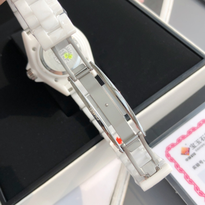 シャネル「Chanel」J12 キャリバー 33MM