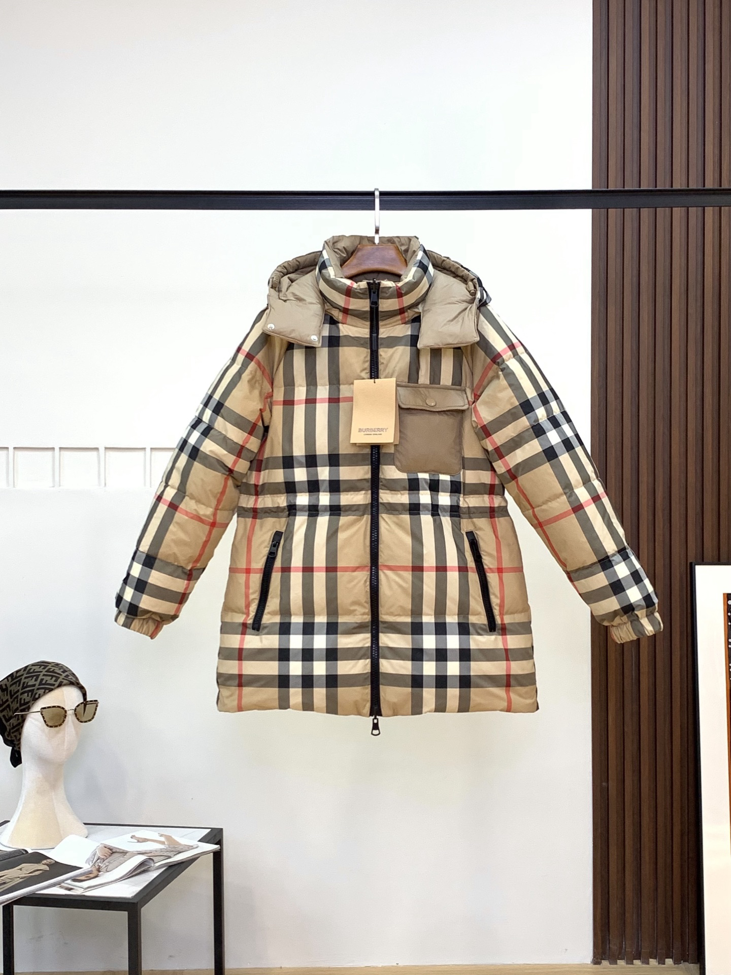 バーバリー「Burberry」秋冬フード付きダウンジャケット