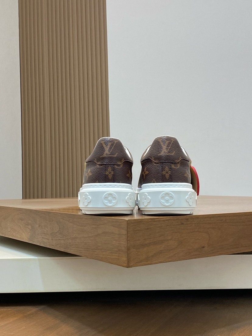 ルイ・ヴィトン「Louis Vuitton」ルイ・ヴィトン シルクカーフスキン スニーカー / ユニセックススポーツシューズ