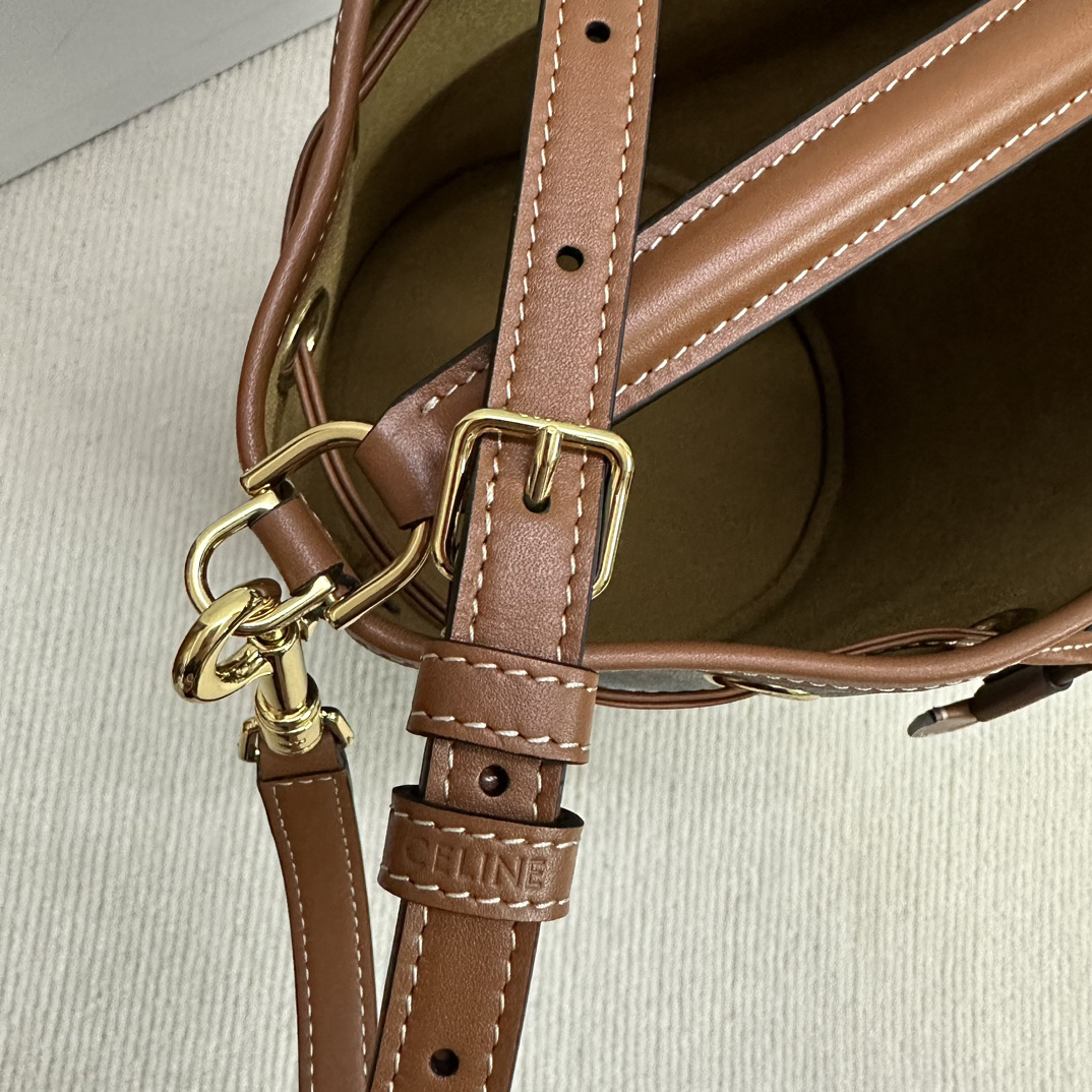 セリーヌ(Celine)ティーン クララ バッグ / トリオンフキャンバス＆カーフスキン