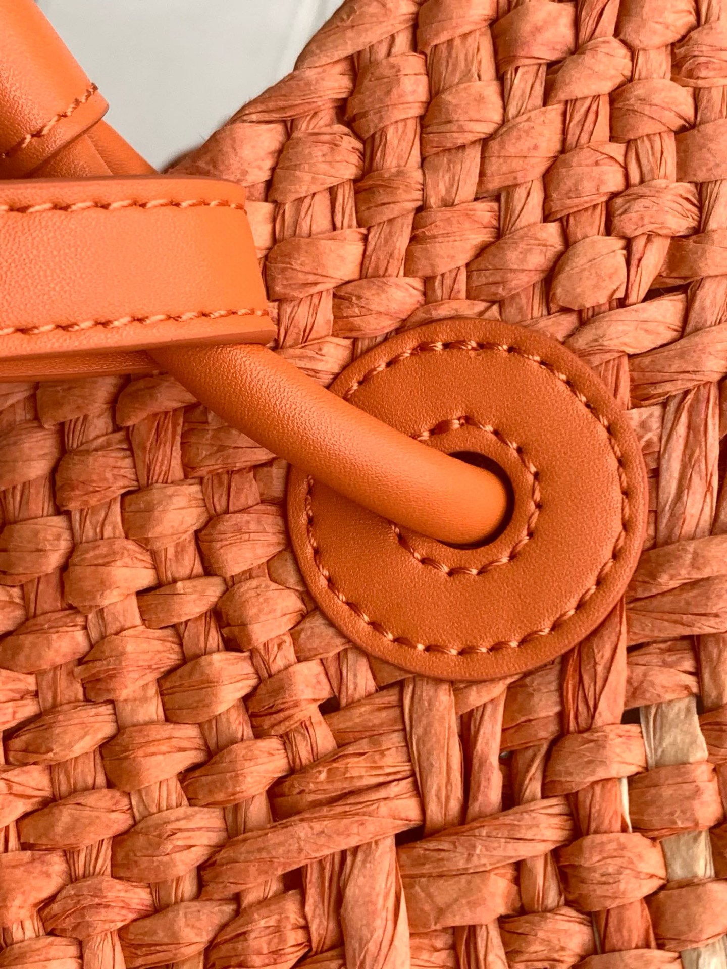 ロエベ「LOEWE」アナグラム バスケットバッグ ミディアム（イラカヤシ&カーフ）