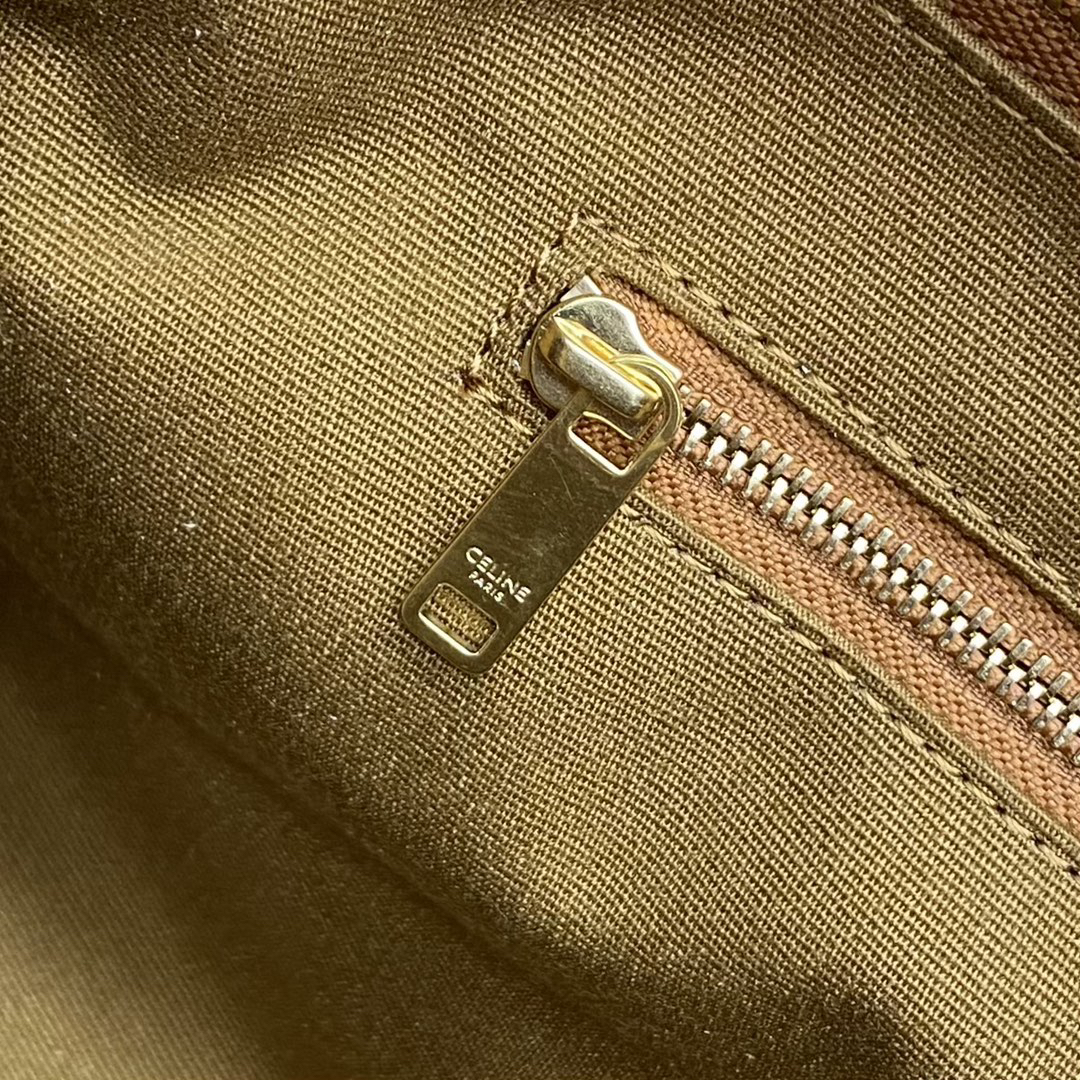 セリーヌ(Celine)ロック トイレタリーポーチ / トリオンフキャンバス＆カーフスキン