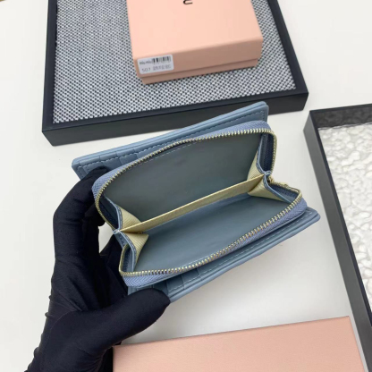 ミュウミュウ「Miu Miu」マテラッセレザー ジップアラウンド 折り財布