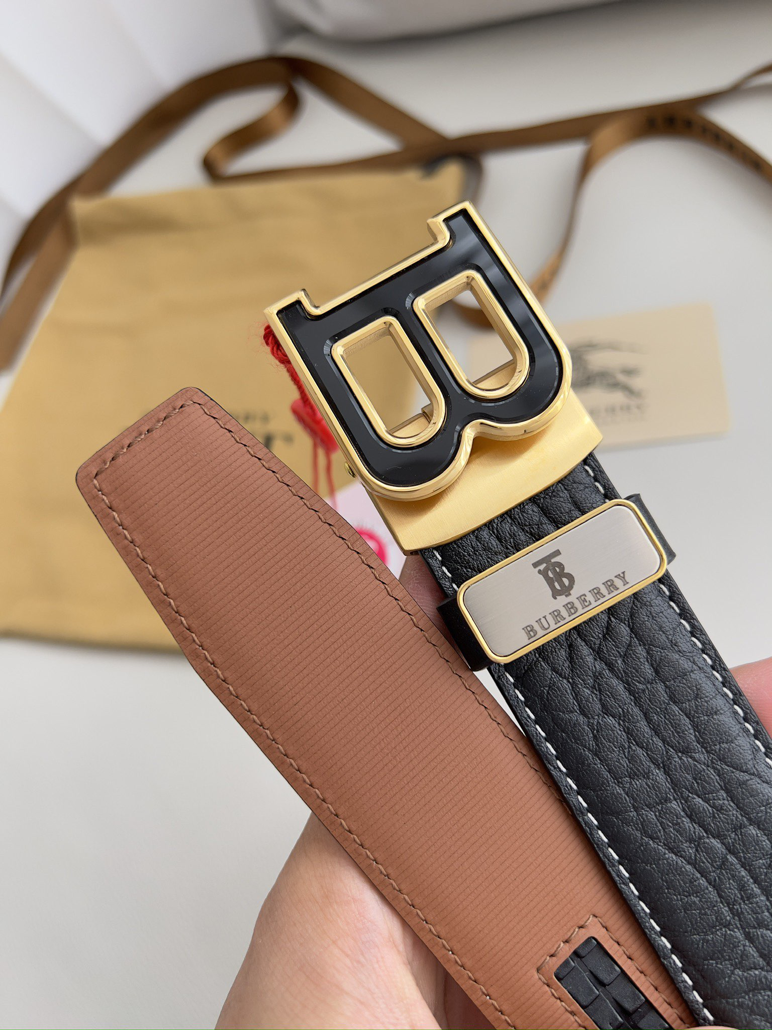 バーバリー「Burberry」オートロックベルト 2色