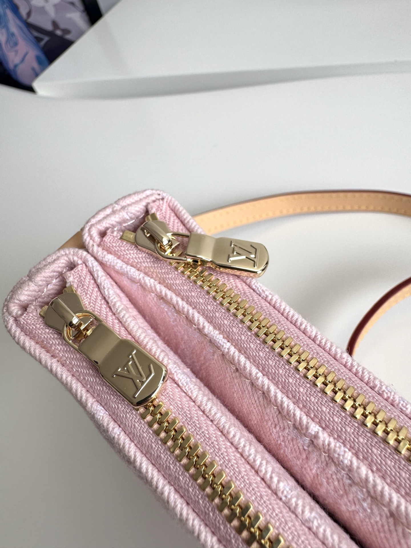 ルイ・ヴィトン「Louis Vuitton」Liv Pochette ハンドバッグ