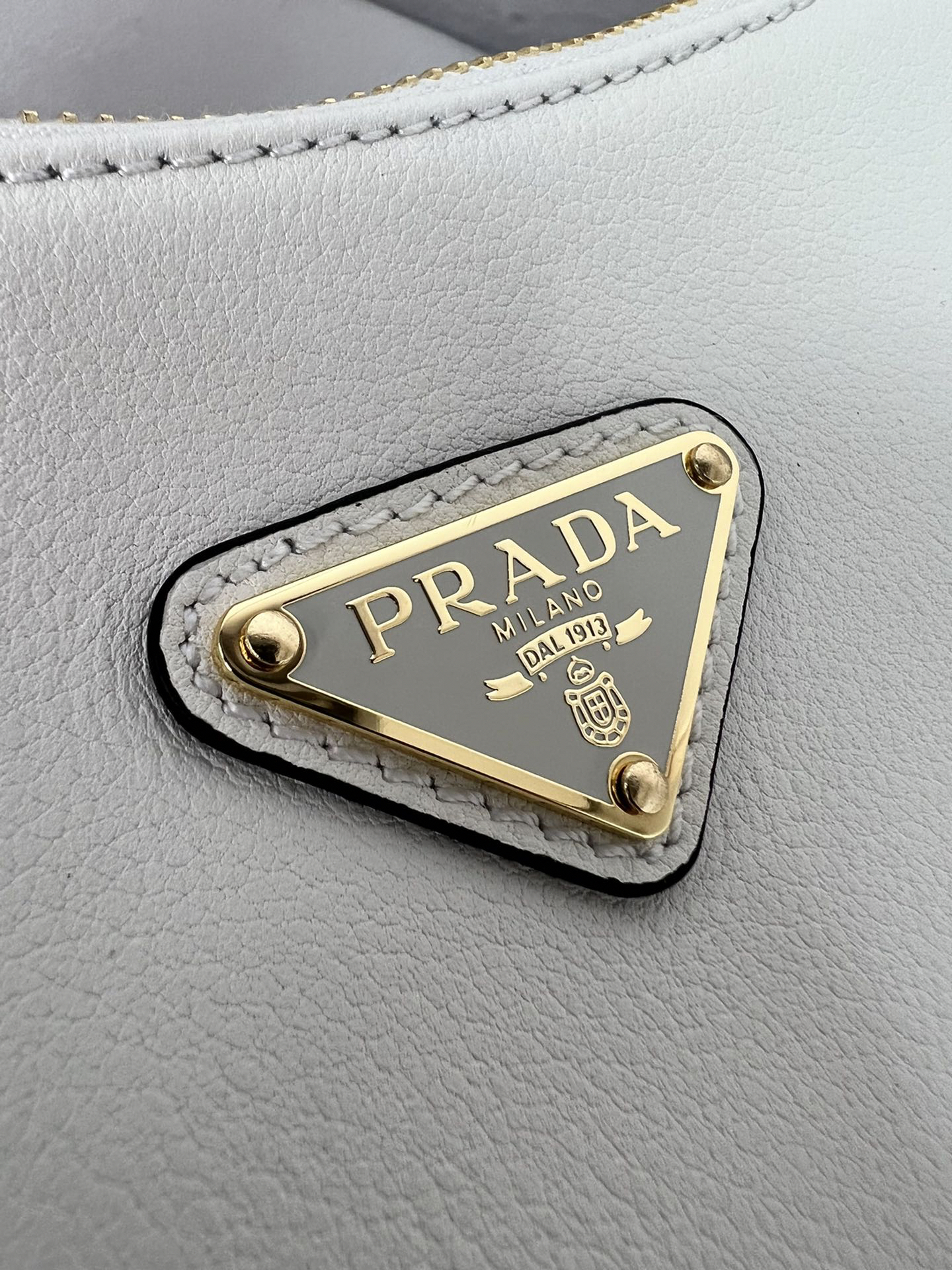 プラダ「Prada」Aimee ホボ アンダーアームバッグ 新作