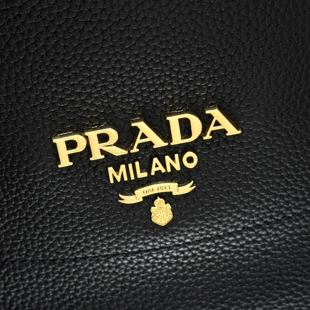 プラダ「Prada」ピコティン バケットバッグ モデ