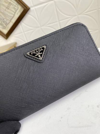 プラダ「PRADA」サフィアーノレザー 財布