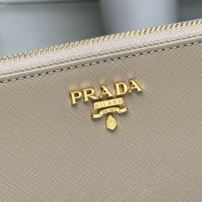 プラダ「PRADA」サフィアーノ レザー 財布