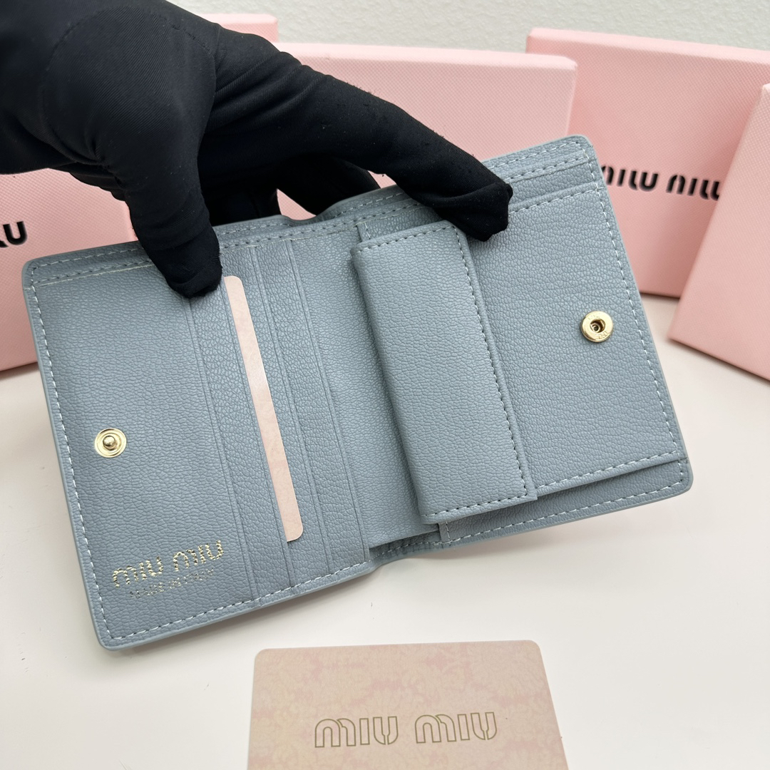 ミュウミュウ「Miu Miu」多機能二つ折りスモールウォレット-ISETAN PRESTIGE CURATED