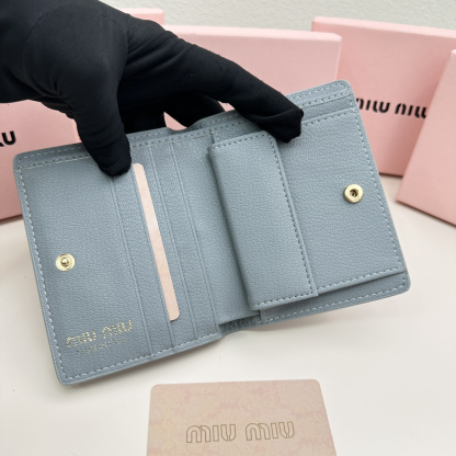 ミュウミュウ「Miu Miu」多機能二つ折りスモールウォレット-ISETAN PRESTIGE CURATED