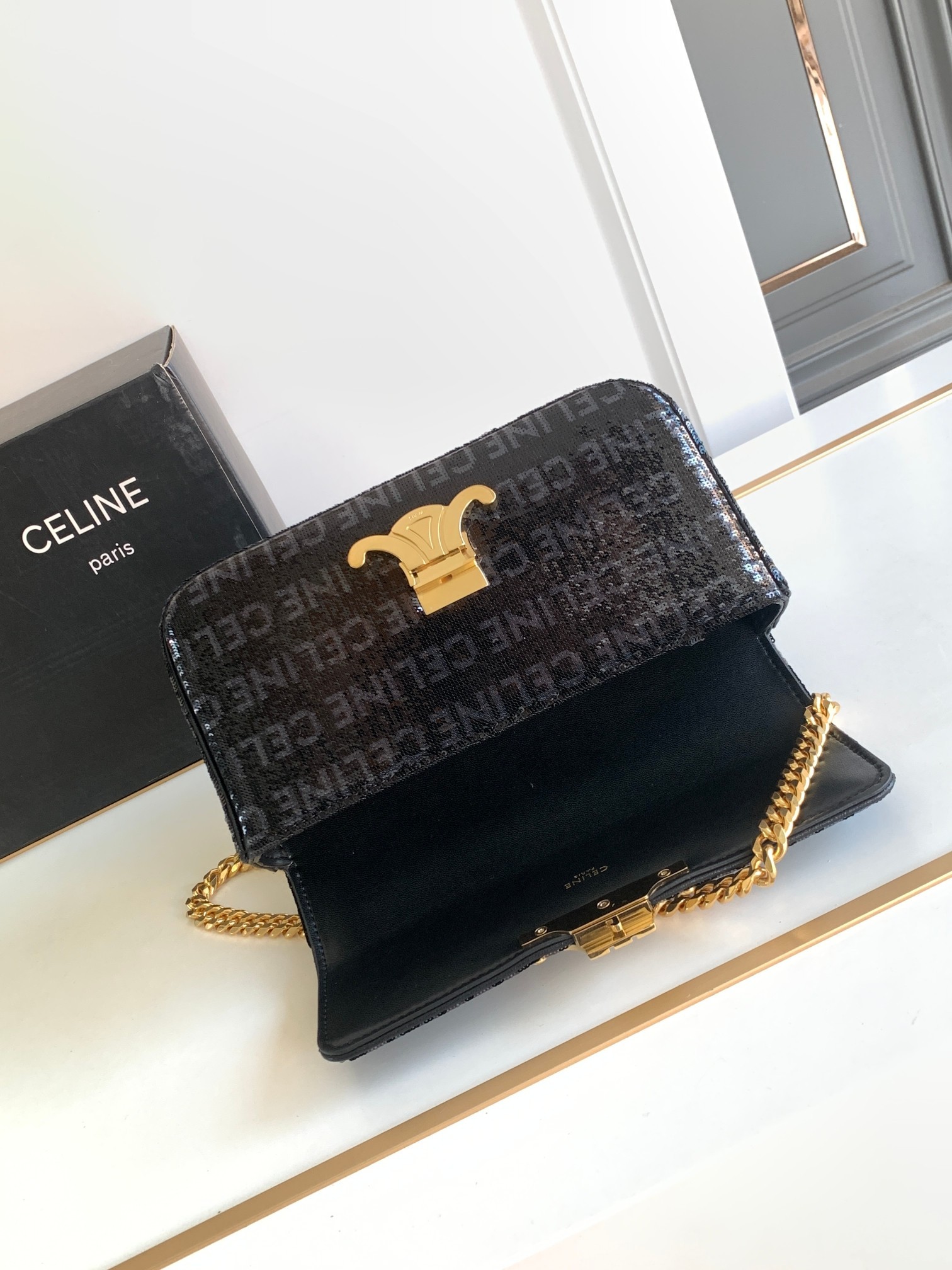 セリーヌ(Celine)チェーン ショルダーバッグ クロード/ 全面CELINEシークイン