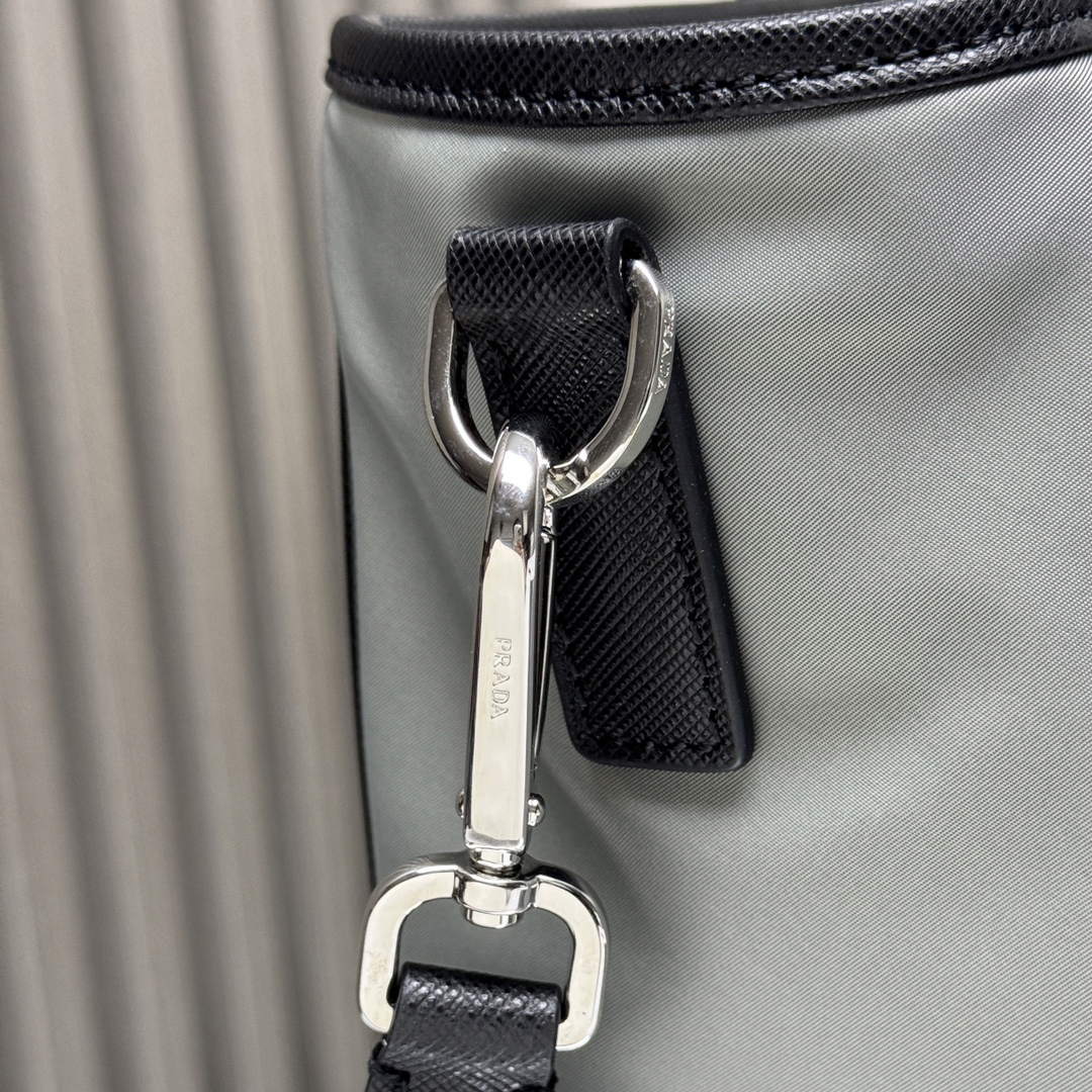 プラダ「Prada」メンズ ミニマリスト トートバッグ トートバッグ