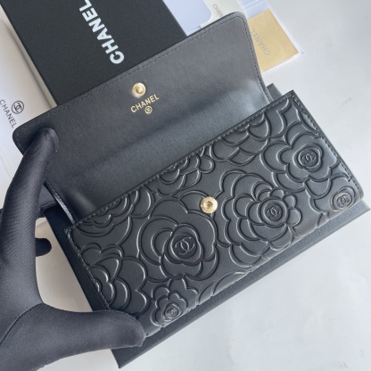 シャネル「Chanel」二つ折りレザーウォレット