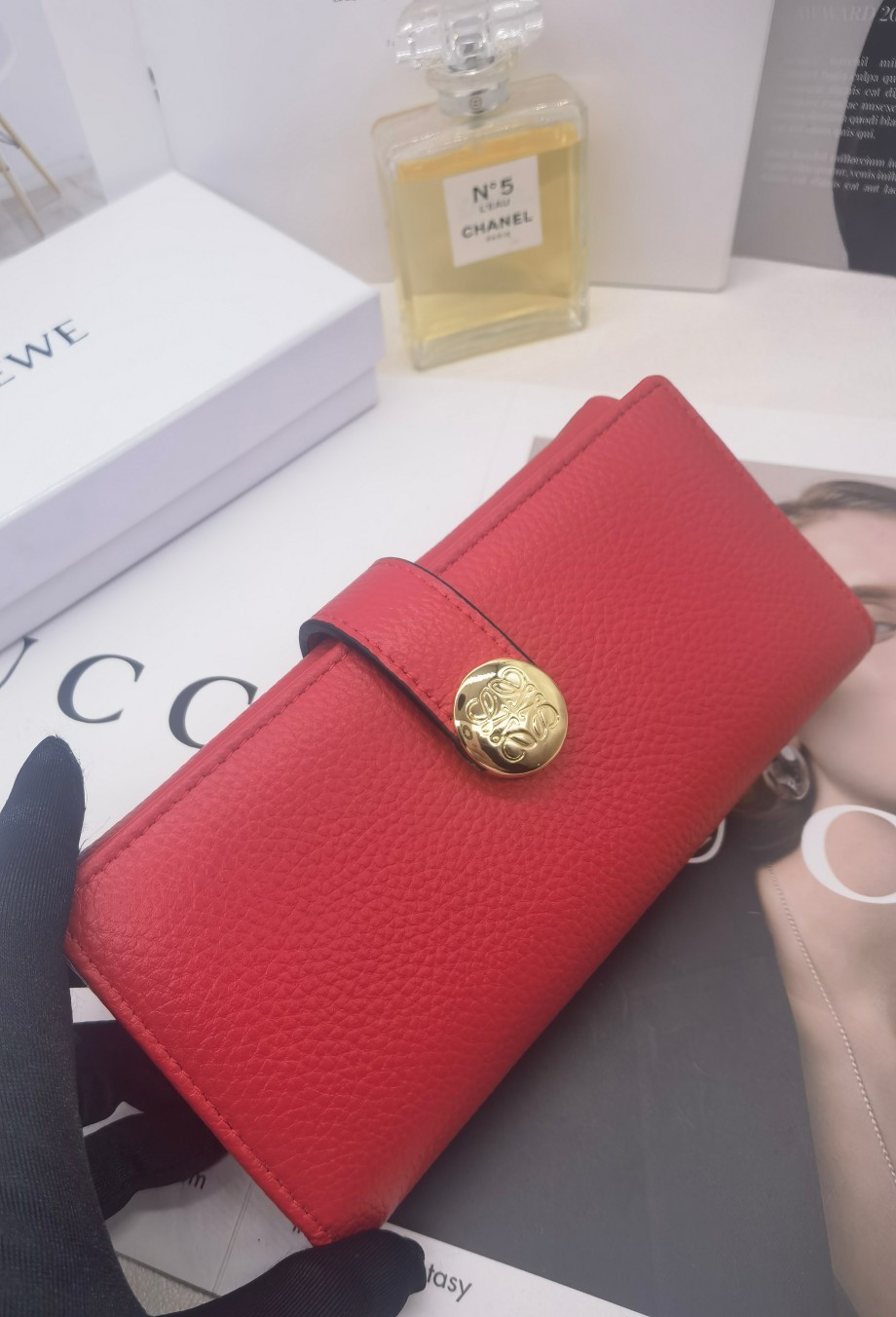 ロエベ「LOEWE」ぺブル バーティカル ウォレット ミディアム